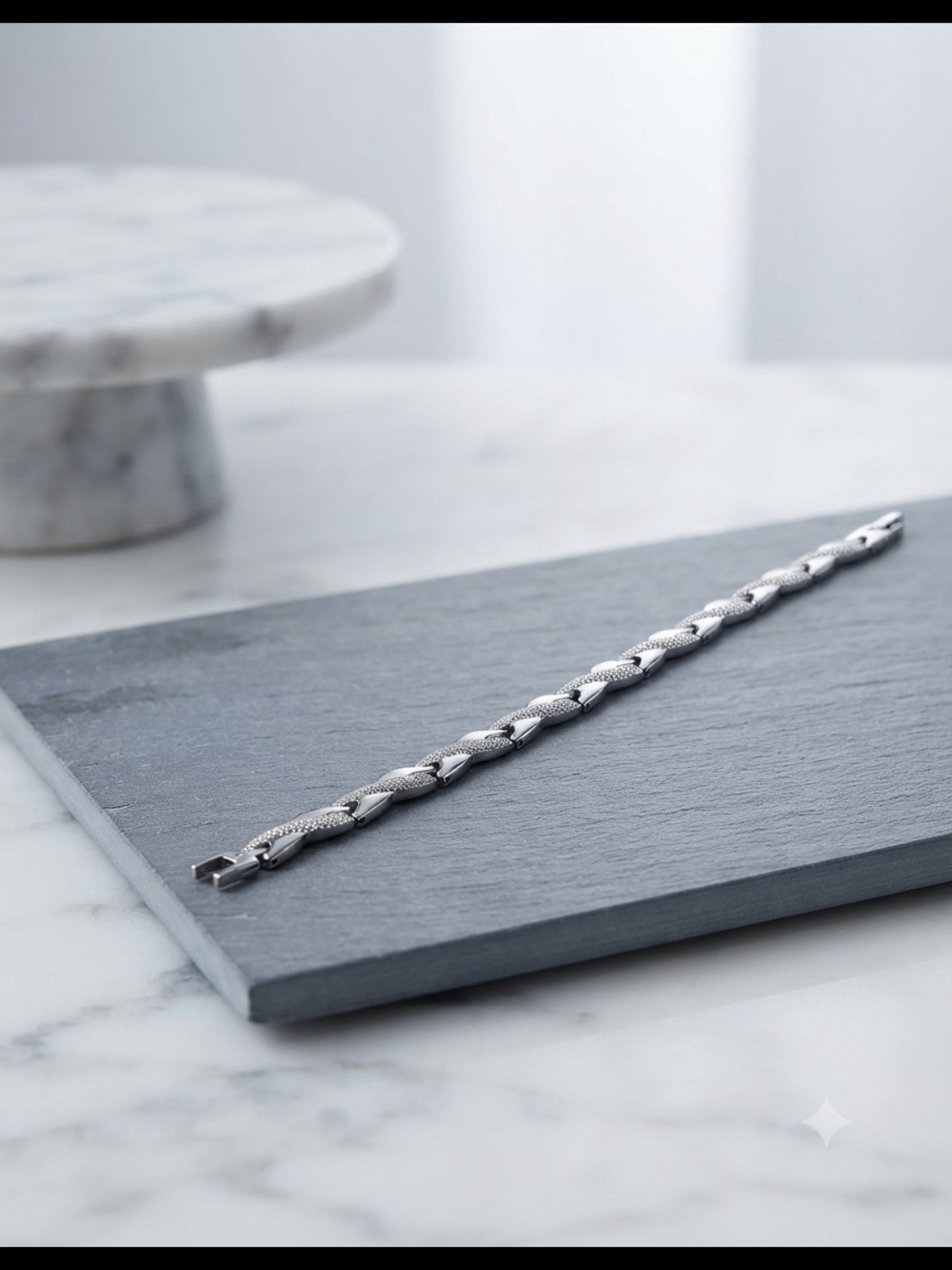 Luna Signature Stainless Steel Bracelet: Modern Sophistication